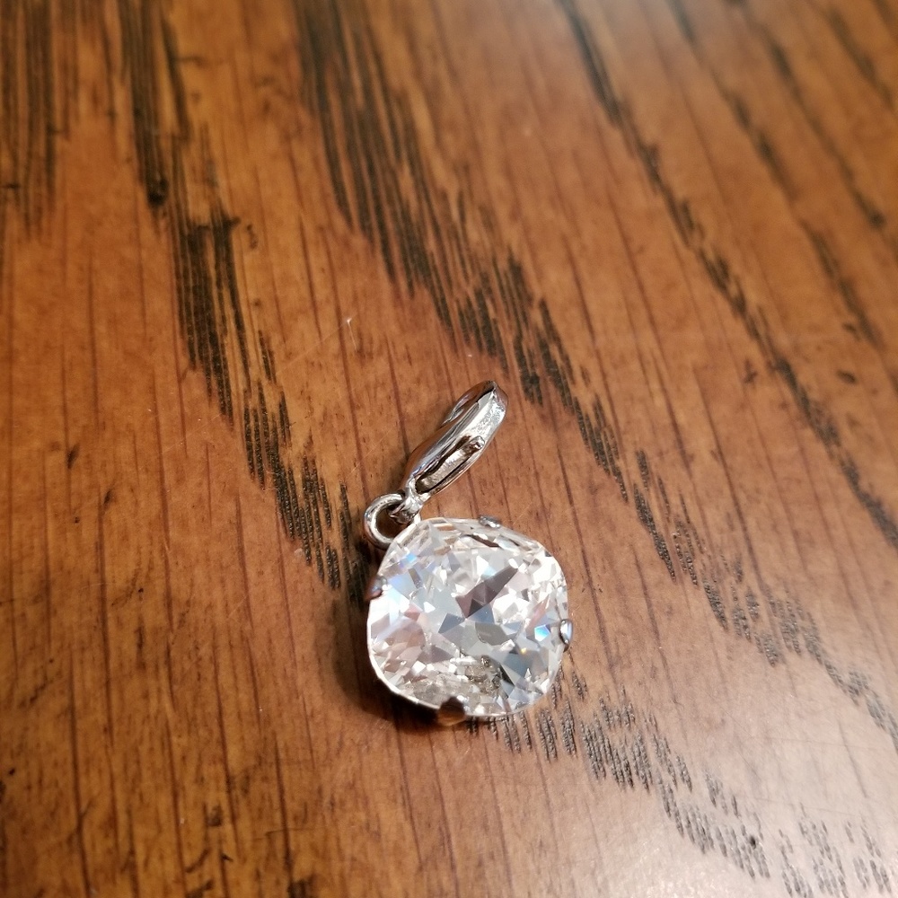 Large clear Sabika charm